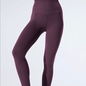 Avocado Universal Leggings